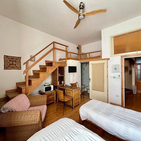B&B Le Finestre Su Via Cavour Sassari Zimmer foto