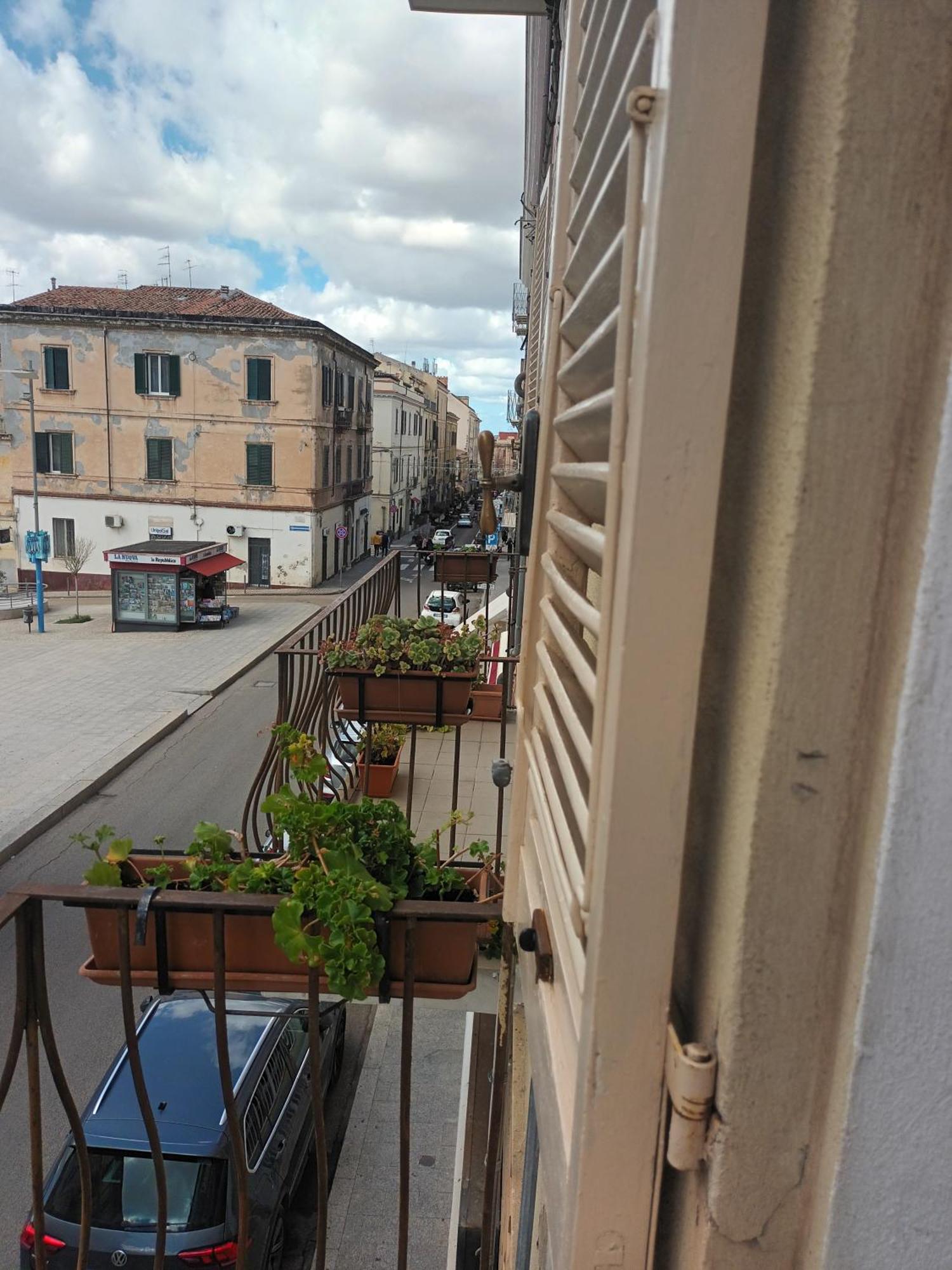 B&B Le Finestre Su Via Cavour Sassari Exterior foto