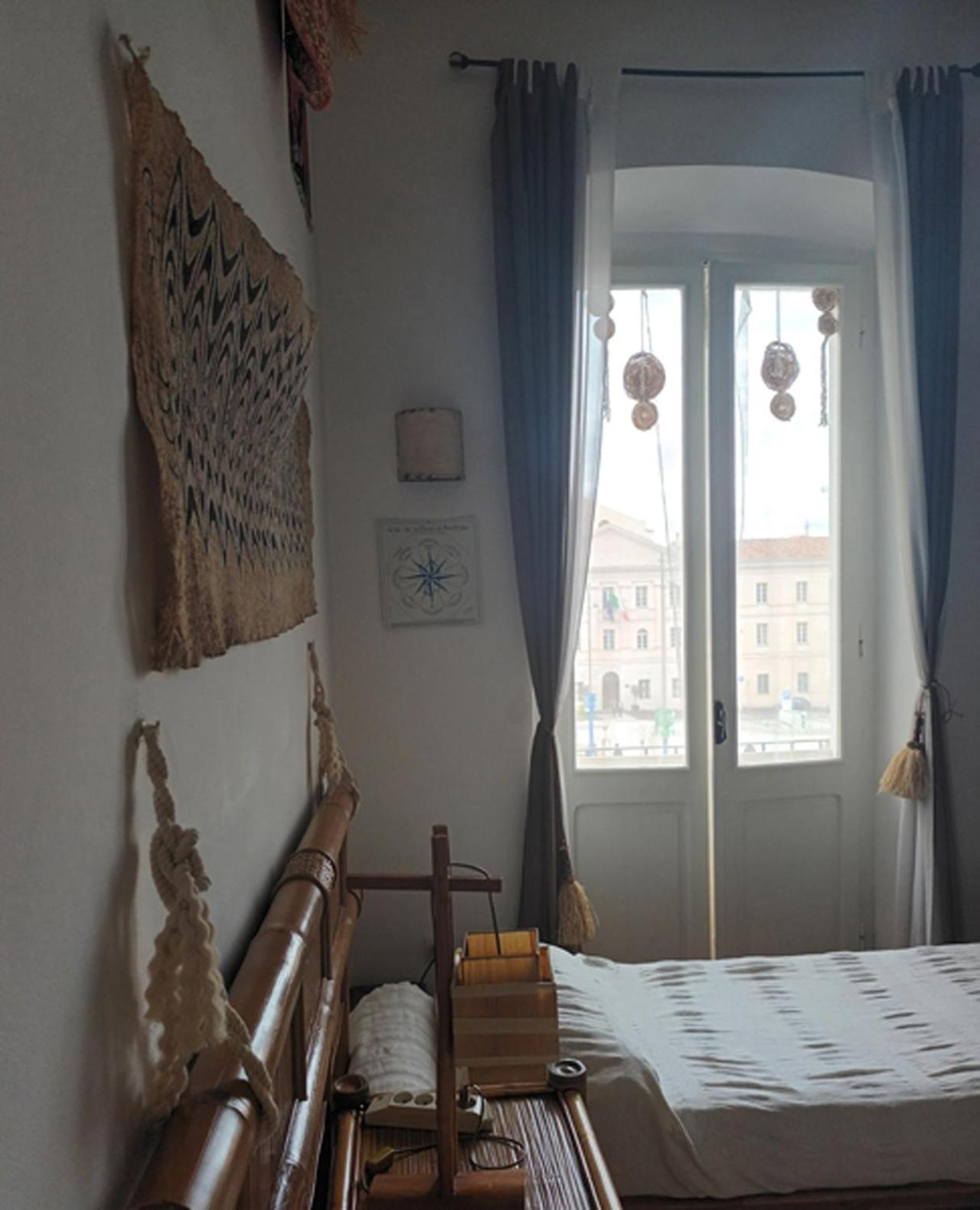 B&B Le Finestre Su Via Cavour Sassari Zimmer foto