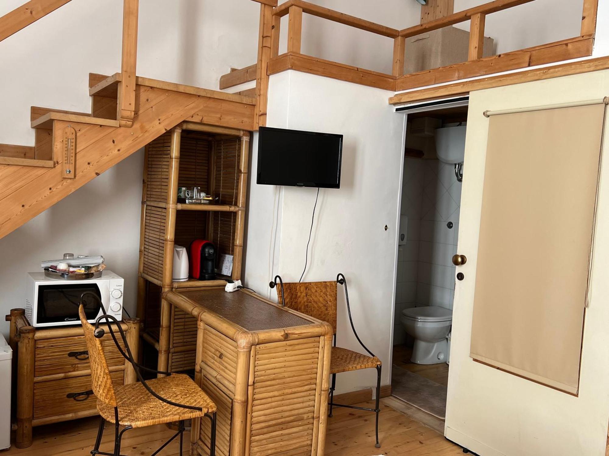 B&B Le Finestre Su Via Cavour Sassari Zimmer foto