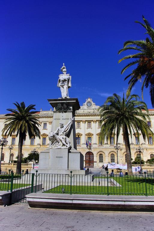 B&B Le Finestre Su Via Cavour Sassari Exterior foto
