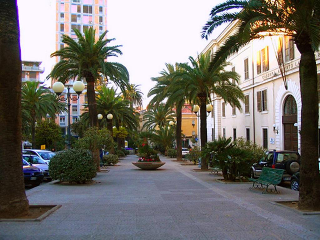 B&B Le Finestre Su Via Cavour Sassari Exterior foto